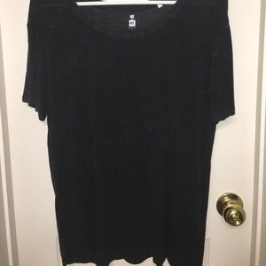 MetoWe brand distressed tee